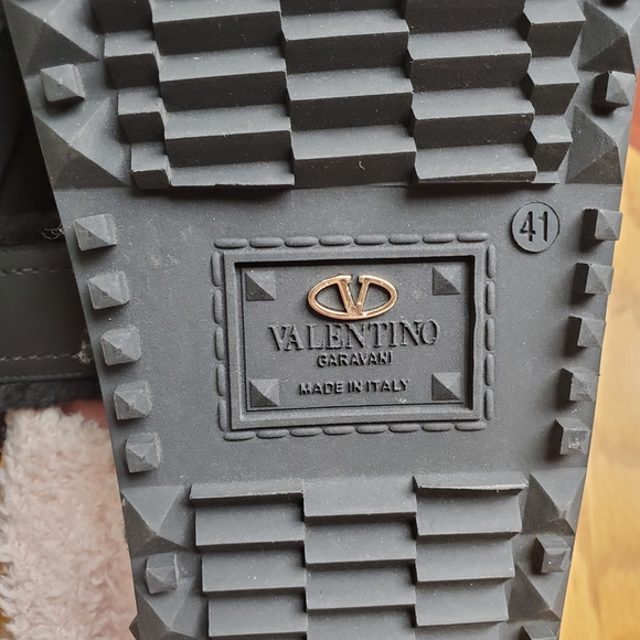 Valentino Garavani Slide Sandal - Picture 2 of 4